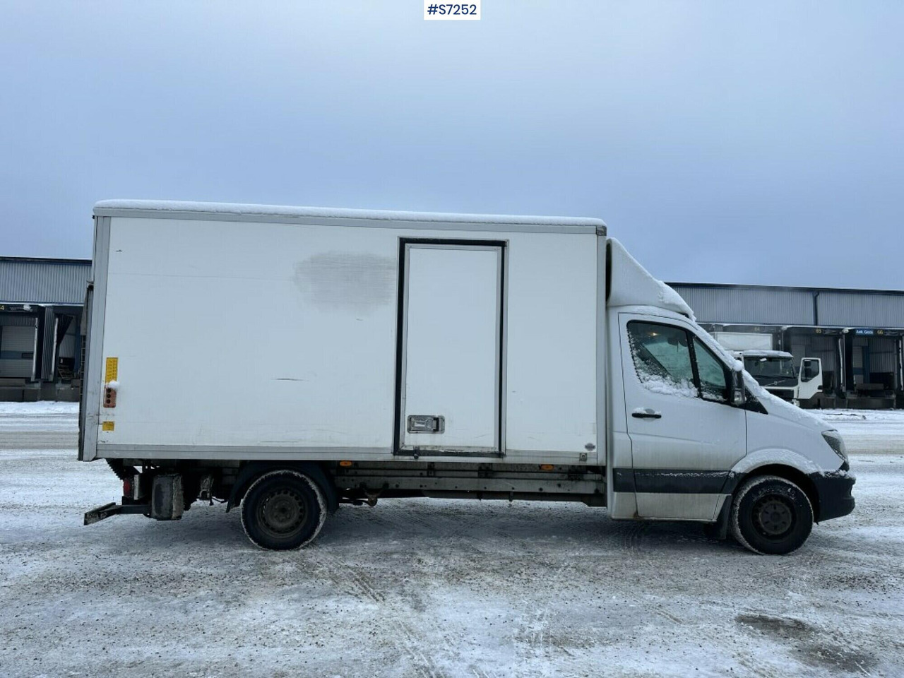 Sprinter box truck Mercedes Benz with Tailgate lift - Επαγγελματικό αυτοκίνητο κόφα: φωτογραφία 1 Sprinter box truck Mercedes Benz with Tailgate lift - Επαγγελματικό αυτοκίνητο κόφα: φωτογραφία 1