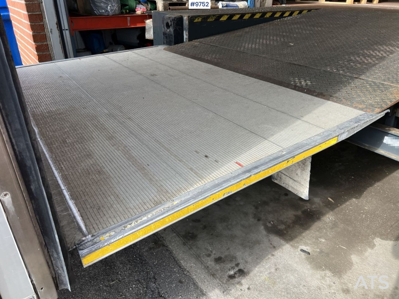 Volkswagen Crafter with tail lift - Επαγγελματικό αυτοκίνητο κόφα: φωτογραφία 5 Volkswagen Crafter with tail lift - Επαγγελματικό αυτοκίνητο κόφα: φωτογραφία 5