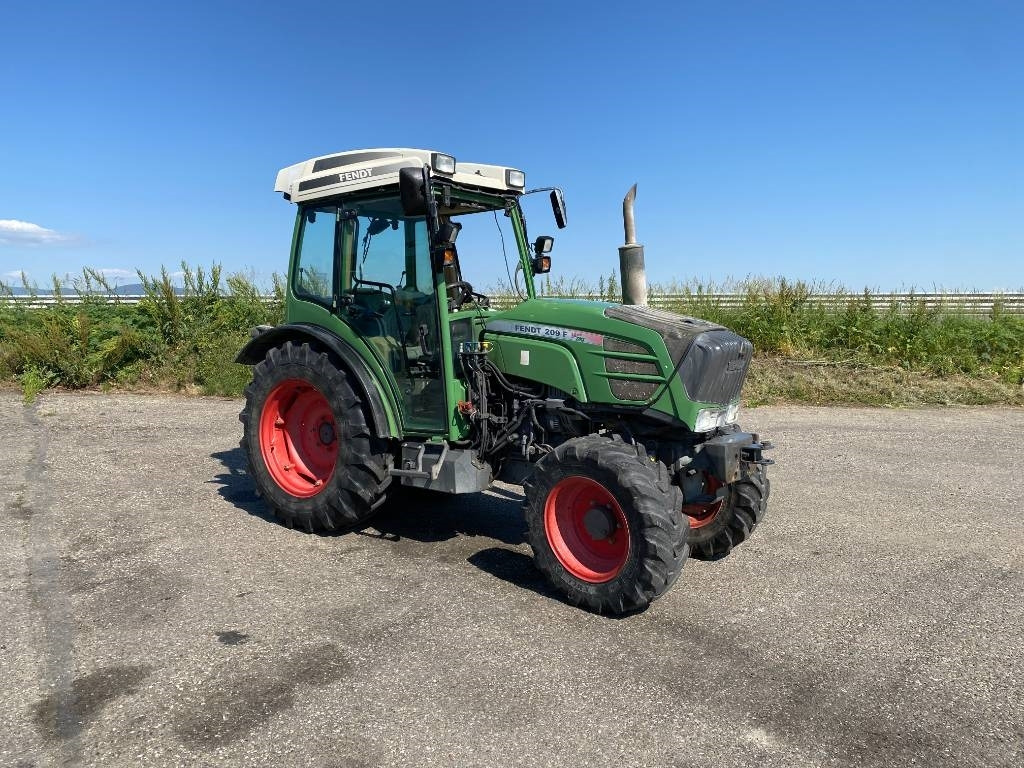 Fendt 209F Vario TMS 1er Main endommagé - Τρακτέρ: φωτογραφία 3 Fendt 209F Vario TMS 1er Main endommagé - Τρακτέρ: φωτογραφία 3