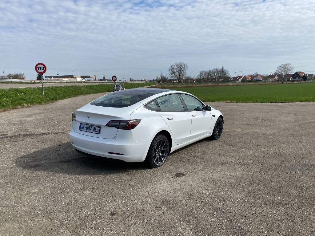 Tesla MODEL 3 - 5YJ3 Rwd Origine Française - Λιμουζίνα/ Sedan: φωτογραφία 4 Tesla MODEL 3 - 5YJ3 Rwd Origine Française - Λιμουζίνα/ Sedan: φωτογραφία 4
