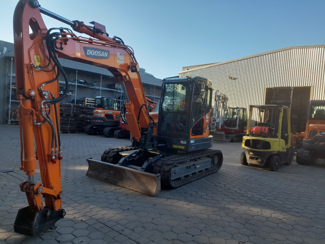 Doosan DX85R-3 - Εκσκαφέας: φωτογραφία 1 Doosan DX85R-3 - Εκσκαφέας: φωτογραφία 1
