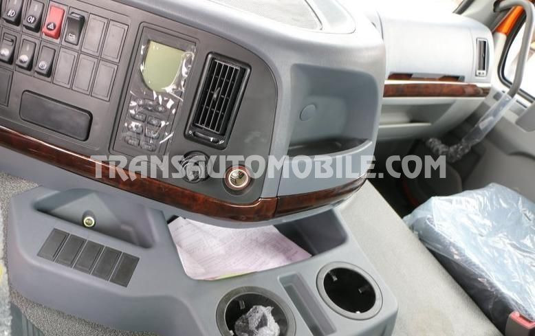 Sinotruk HOWO 6X6 ALL-WHEEL DRIVE - Τράκτορας: φωτογραφία 4 Sinotruk HOWO 6X6 ALL-WHEEL DRIVE - Τράκτορας: φωτογραφία 4