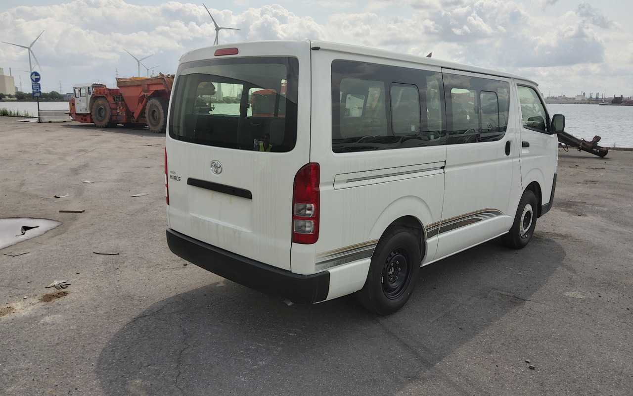 Leasing Toyota Hiace STANDARD ROOF 2.5L Diesel Manual Toyota Hiace STANDARD ROOF 2.5L Diesel Manual: φωτογραφία 6