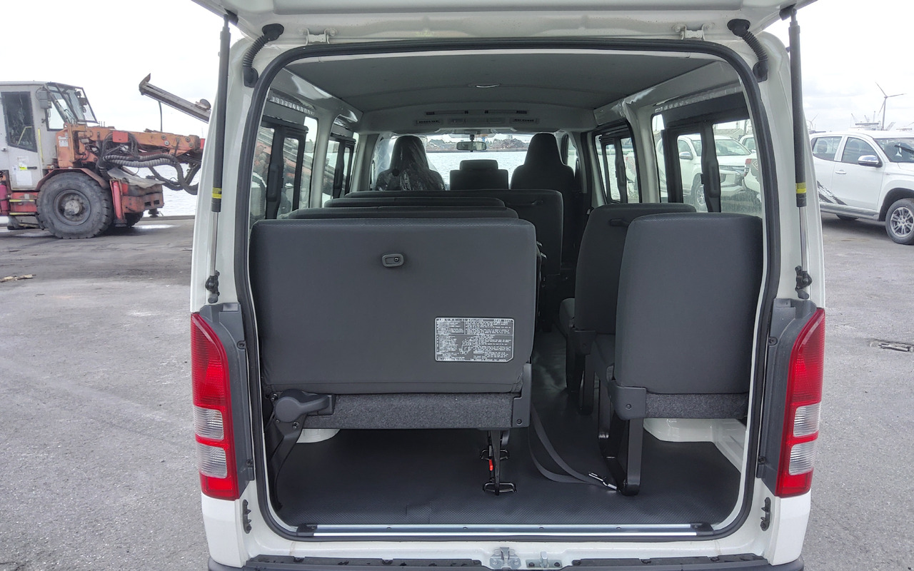 Leasing Toyota Hiace STANDARD ROOF 2.5L Diesel Manual Toyota Hiace STANDARD ROOF 2.5L Diesel Manual: φωτογραφία 11