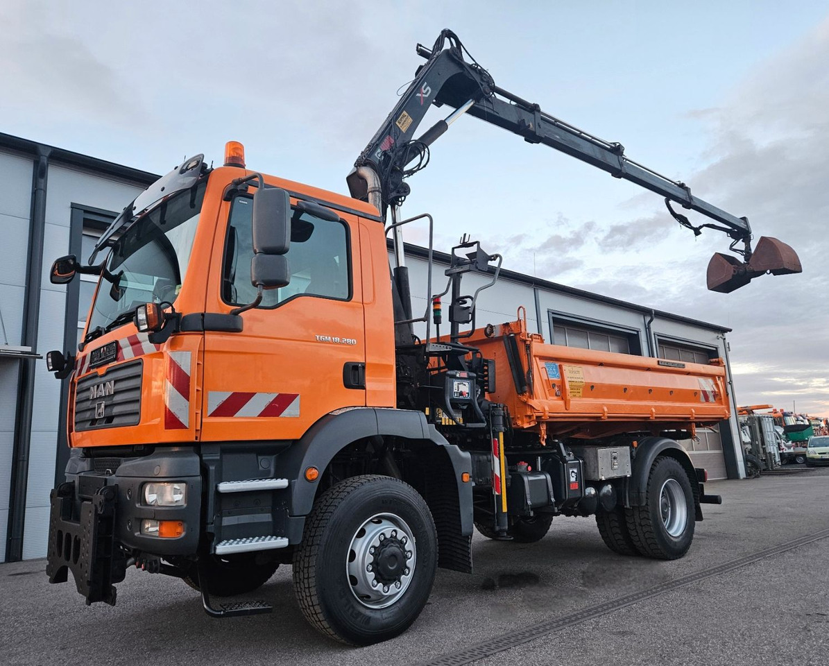MAN TGM 18.280 4x4 HIAB 111-3 Funk Kran Winterdienst - Φορτηγό ανατρεπόμενο, Φορτηγό με γερανό: φωτογραφία 1 MAN TGM 18.280 4x4 HIAB 111-3 Funk Kran Winterdienst - Φορτηγό ανατρεπόμενο, Φορτηγό με γερανό: φωτογραφία 1