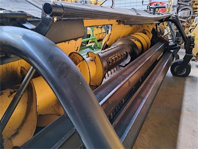 New Holland 283 Header - Σανού και κτηνοτροφικά μηχανήματα: φωτογραφία 2 New Holland 283 Header - Σανού και κτηνοτροφικά μηχανήματα: φωτογραφία 2
