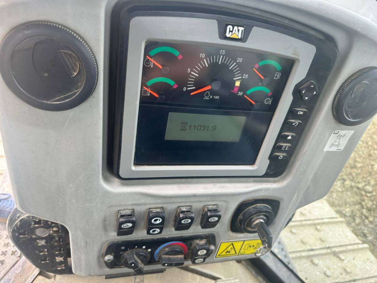 CAT D6NXL - Μπουλντόζα: φωτογραφία 5 CAT D6NXL - Μπουλντόζα: φωτογραφία 5