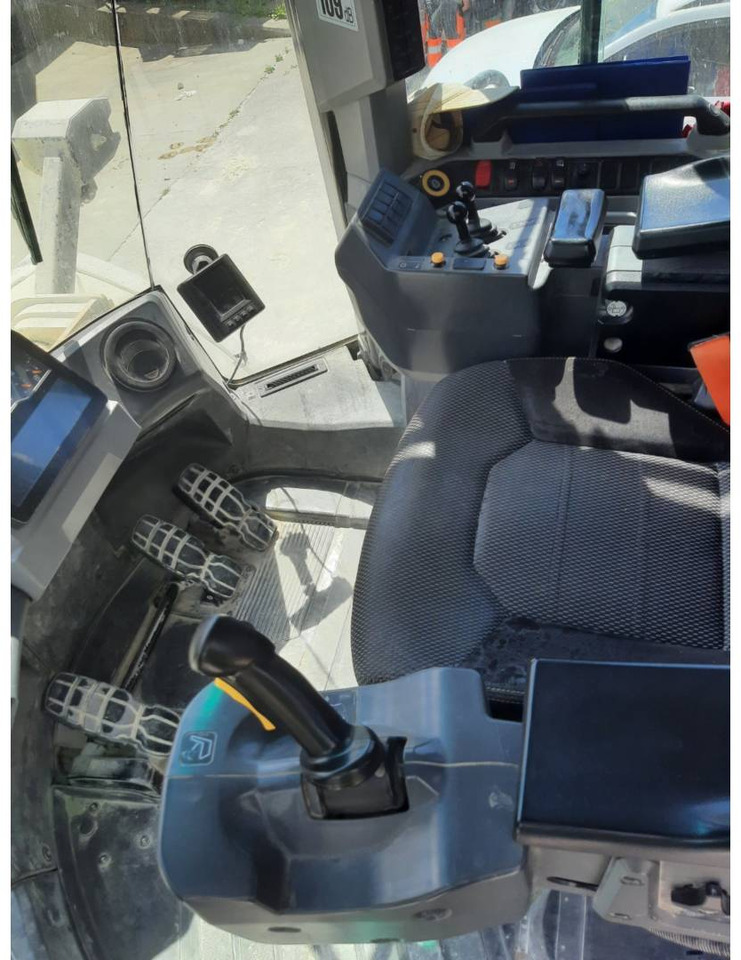 Ελαστιχοφόρος φορτωτής CAT 980: φωτογραφία 31