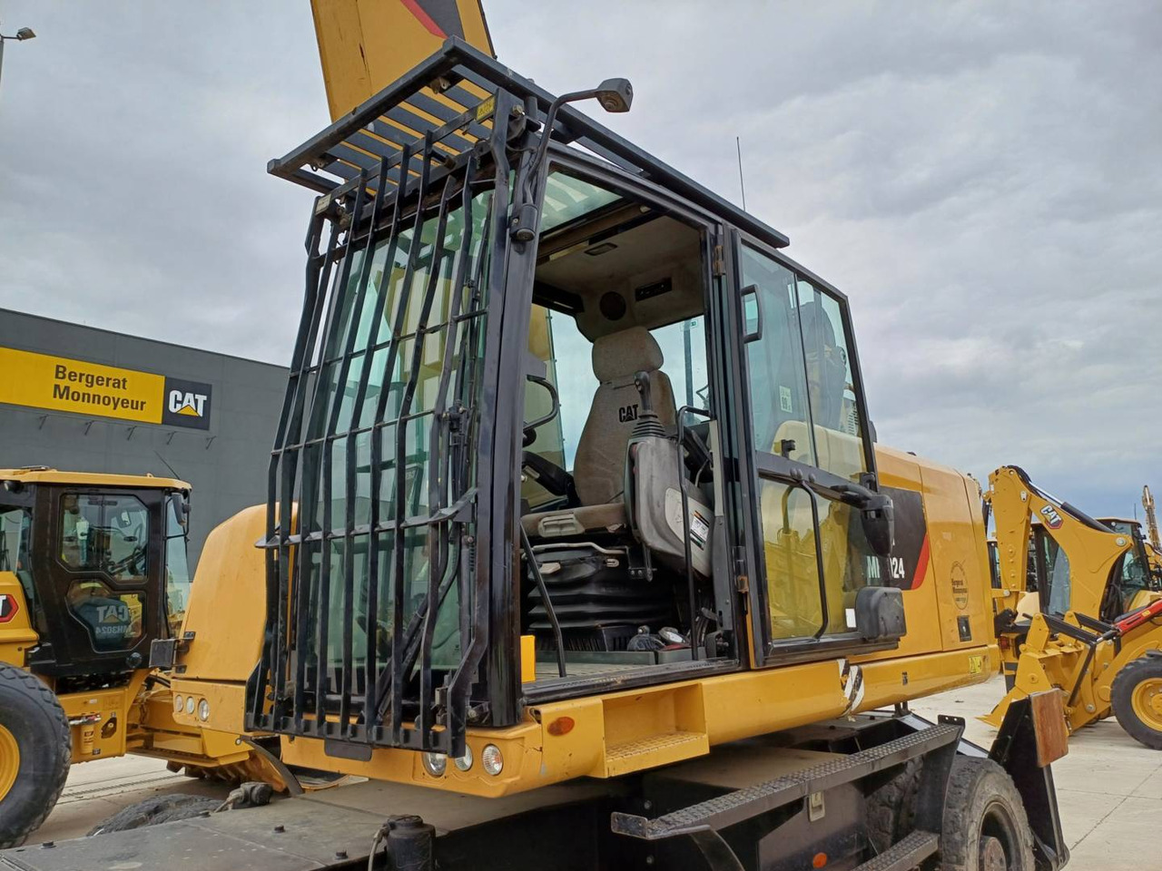 Μηχάνημα Διαχείρισης Υλικών CAT MH3024: φωτογραφία 18