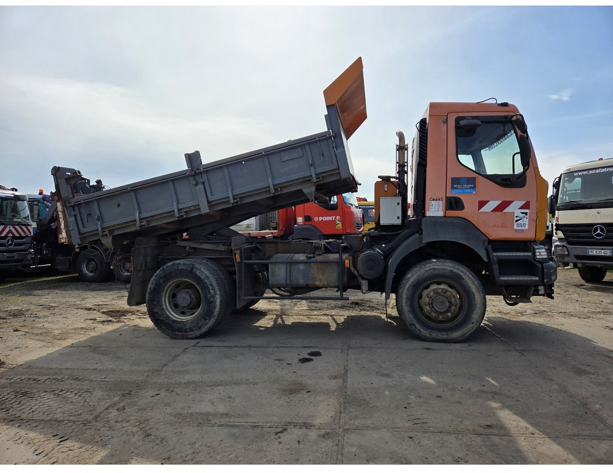 Renault Kerax 340 4x4 Tipper Manual Gearbox Mechanical pump Pompe Mecanique - Φορτηγό ανατρεπόμενο: φωτογραφία 5 Renault Kerax 340 4x4 Tipper Manual Gearbox Mechanical pump Pompe Mecanique - Φορτηγό ανατρεπόμενο: φωτογραφία 5