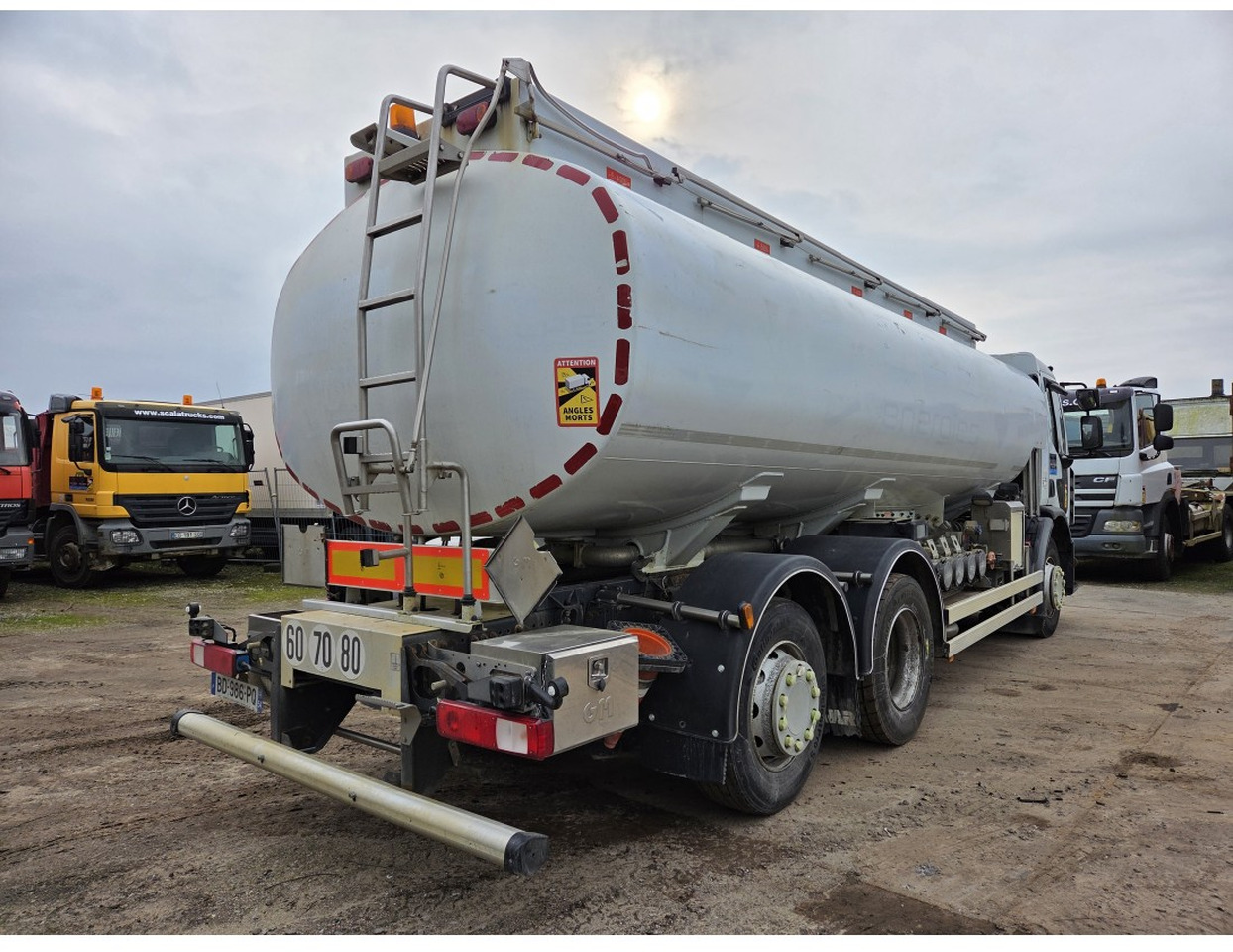 Renault Premium 340 6x2 Fuel Tank 18.540 L 3 compart Steering Axle Retarder Manual gearbox - Φορτηγό βυτιοφόρο: φωτογραφία 2 Renault Premium 340 6x2 Fuel Tank 18.540 L 3 compart Steering Axle Retarder Manual gearbox - Φορτηγό βυτιοφόρο: φωτογραφία 2