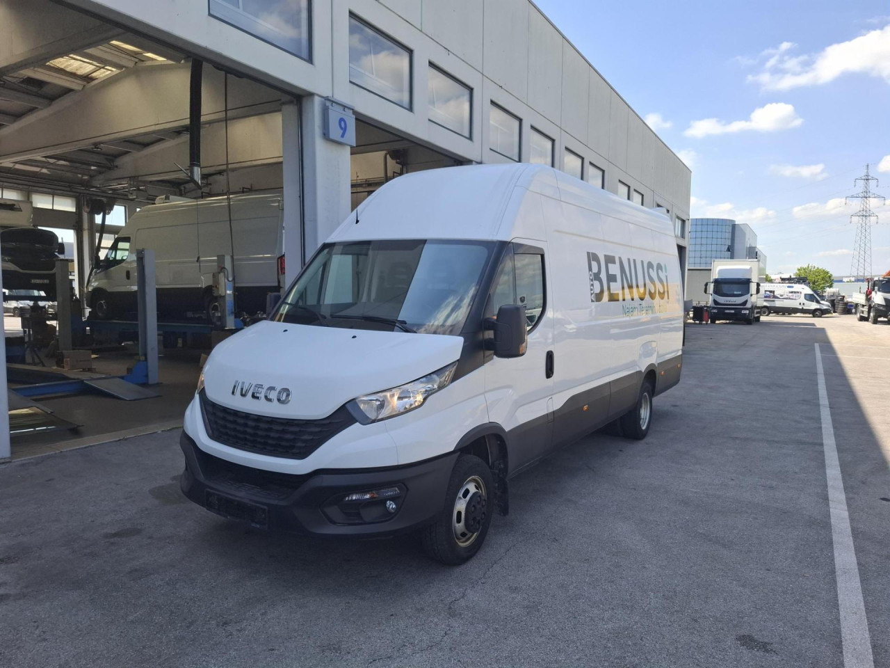 IVECO Daily 35C18H V - Επιβατικό βαν: φωτογραφία 1 IVECO Daily 35C18H V - Επιβατικό βαν: φωτογραφία 1