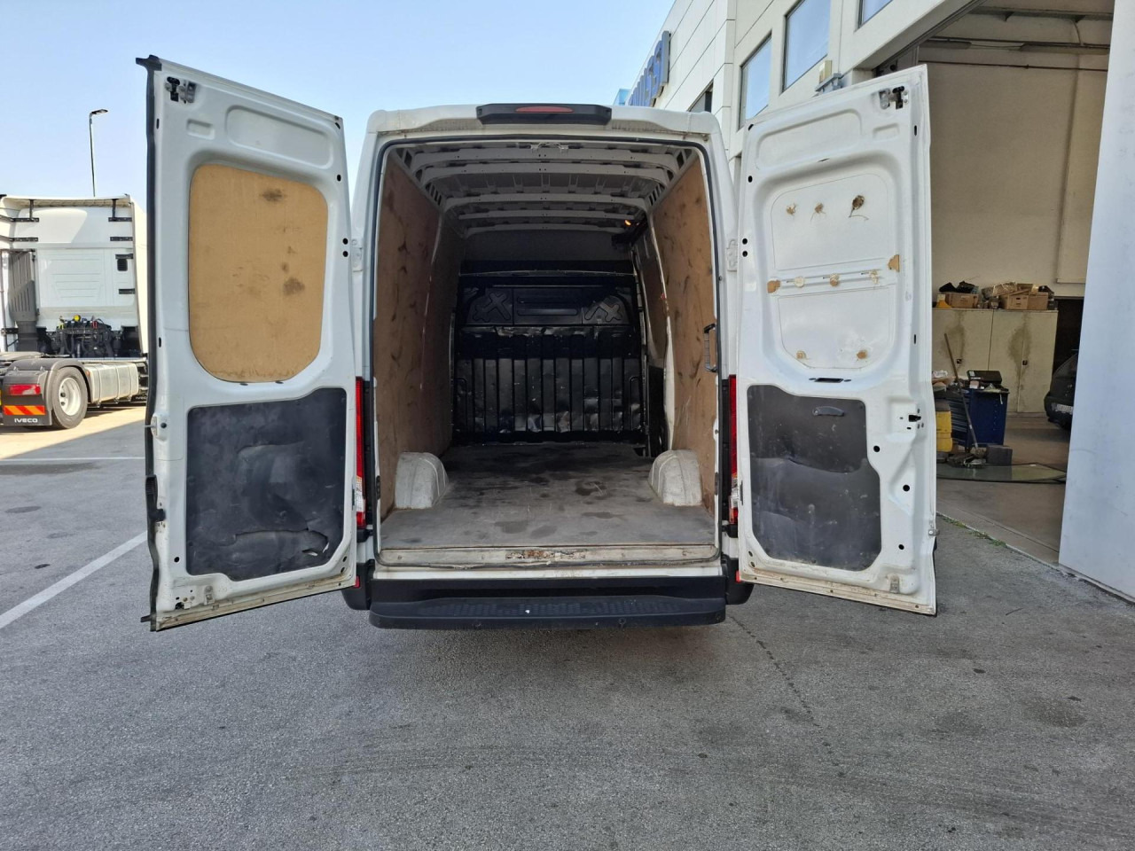 IVECO Daily 35S14V - Επιβατικό βαν: φωτογραφία 5 IVECO Daily 35S14V - Επιβατικό βαν: φωτογραφία 5