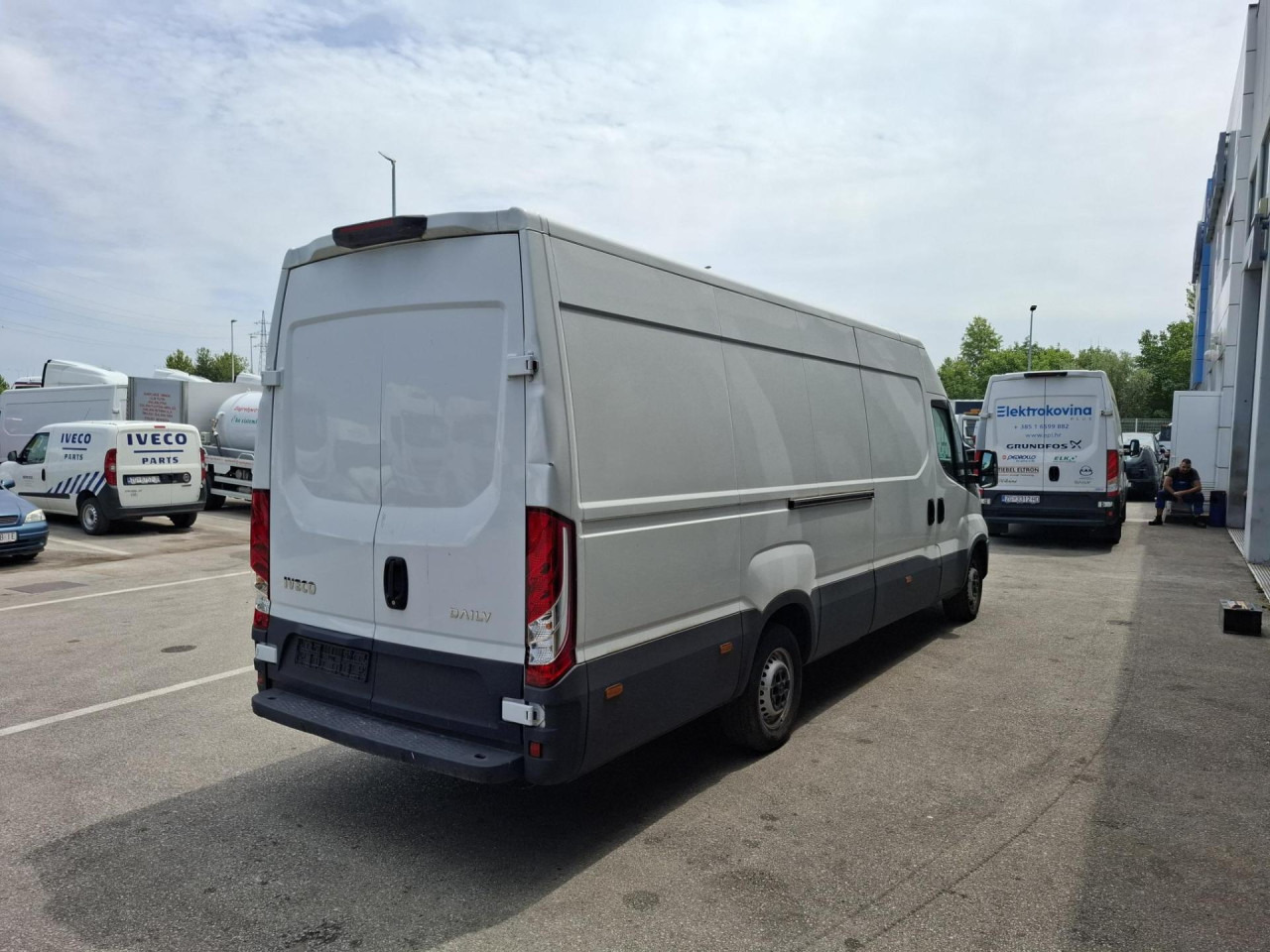 IVECO Daily 35S16V - Επιβατικό βαν: φωτογραφία 4 IVECO Daily 35S16V - Επιβατικό βαν: φωτογραφία 4