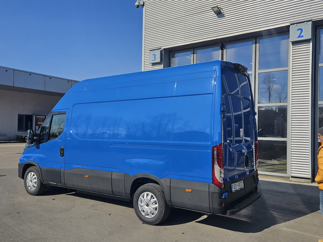 IVECO Daily ELEKTRIČNI 35 C 18H - Επιβατικό βαν, Ηλεκτρικό van: φωτογραφία 2 IVECO Daily ELEKTRIČNI 35 C 18H - Επιβατικό βαν, Ηλεκτρικό van: φωτογραφία 2