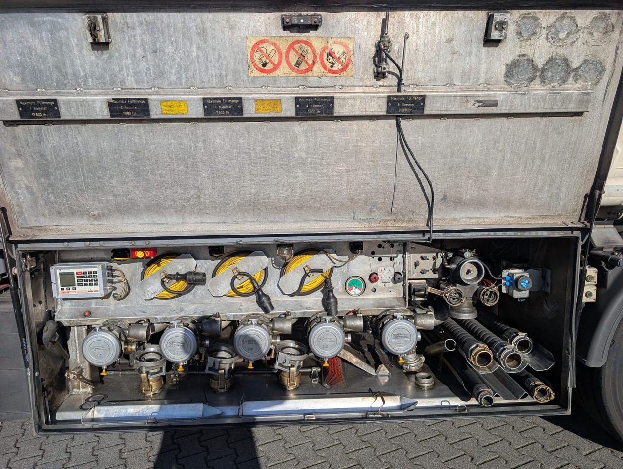 ROHR Hendricks Rohr, ADR, Diesel/Benzin 5 Kammern - Επικαθήμενο βυτίο: φωτογραφία 3 ROHR Hendricks Rohr, ADR, Diesel/Benzin 5 Kammern - Επικαθήμενο βυτίο: φωτογραφία 3