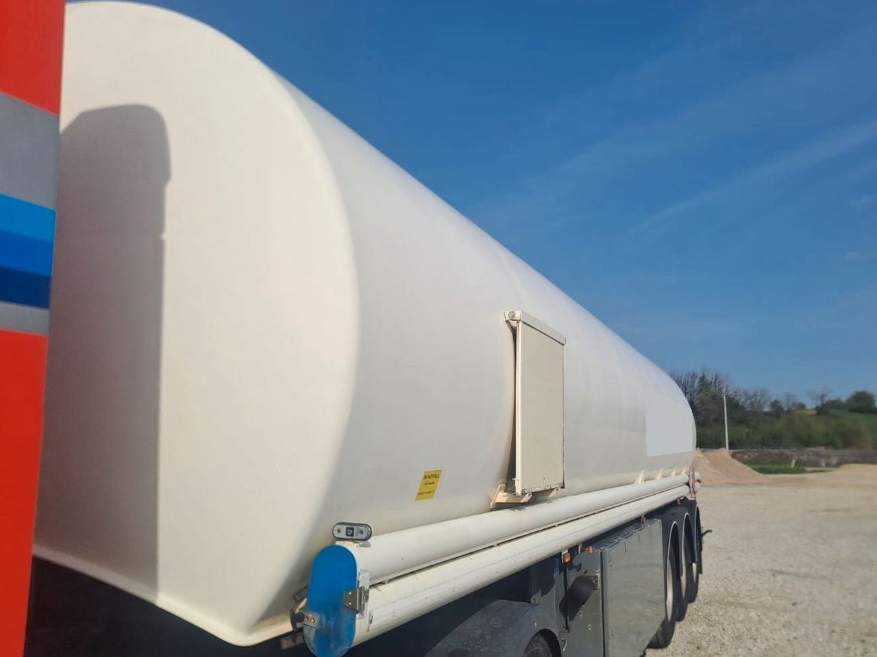 Schrader ADR, Treibstoff Diesel/Benzin, 4 Kammern, Sening Schrader ADR, Treibstoff Diesel/Benzin, 4 Kammern, Sening - Επικαθήμενο βυτίο: φωτογραφία 2 Schrader ADR, Treibstoff Diesel/Benzin, 4 Kammern, Sening Schrader ADR, Treibstoff Diesel/Benzin, 4 Kammern, Sening - Επικαθήμενο βυτίο: φωτογραφία 2
