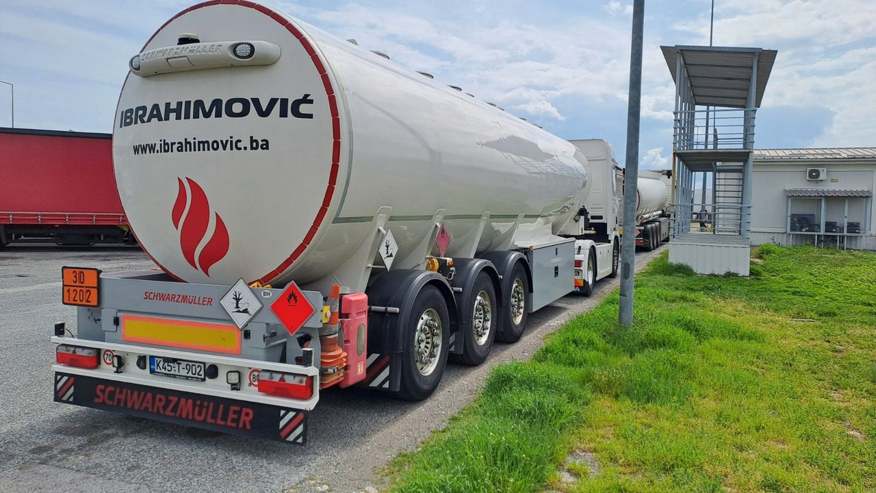 Schwarzmüller 4 Kammern, ADR, Treibstoff Fuel - Επικαθήμενο βυτίο: φωτογραφία 1 Schwarzmüller 4 Kammern, ADR, Treibstoff Fuel - Επικαθήμενο βυτίο: φωτογραφία 1