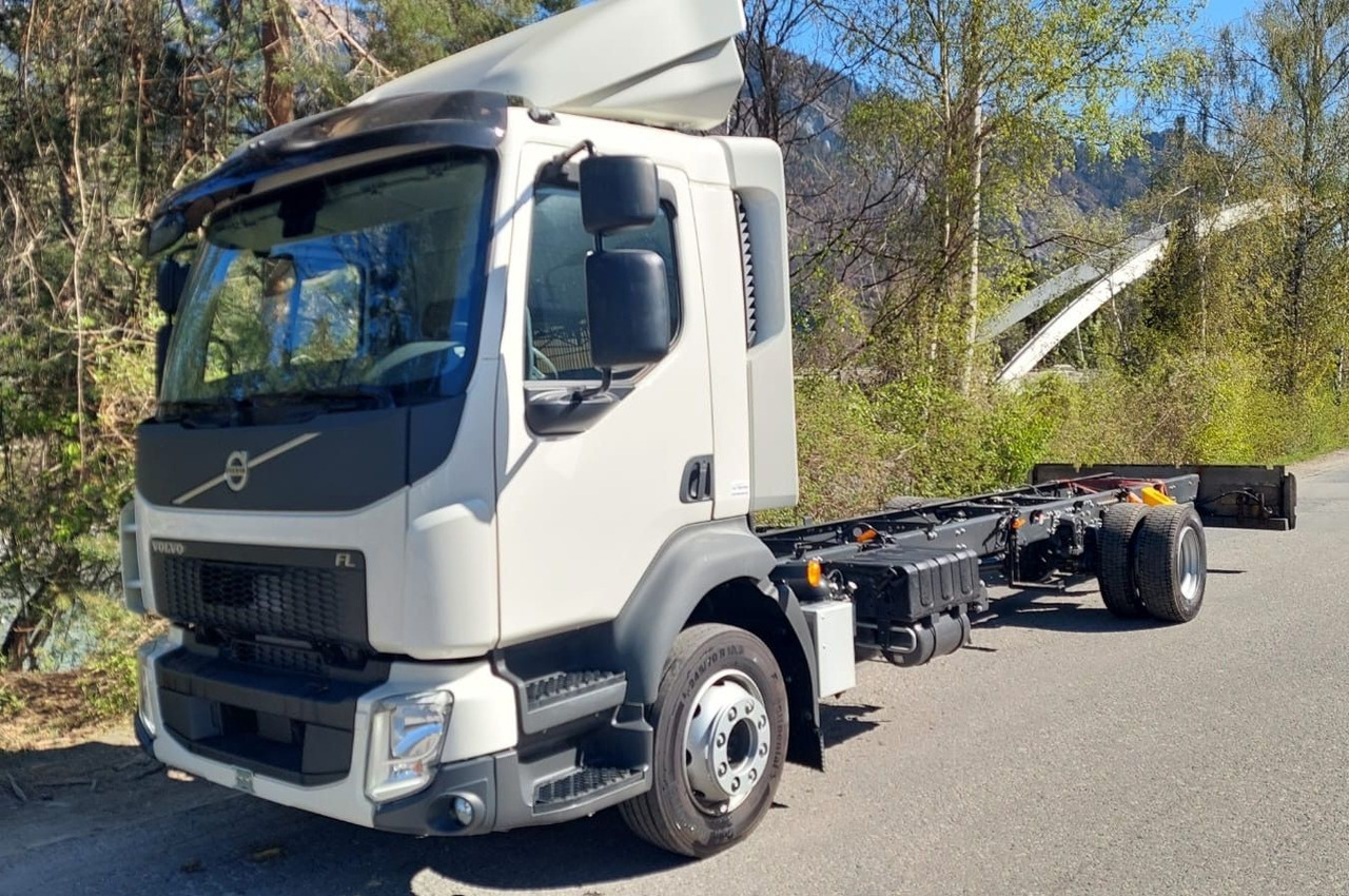 Volvo FL280 4x2, E6, Wohnwagen + 2 Pferdeplaetze Volvo FL280 4x2, E6, 7.40m Chassis, Fahrgestell - Φορτηγό μεταφοράς αλόγων: φωτογραφία 1 Volvo FL280 4x2, E6, Wohnwagen + 2 Pferdeplaetze Volvo FL280 4x2, E6, 7.40m Chassis, Fahrgestell - Φορτηγό μεταφοράς αλόγων: φωτογραφία 1