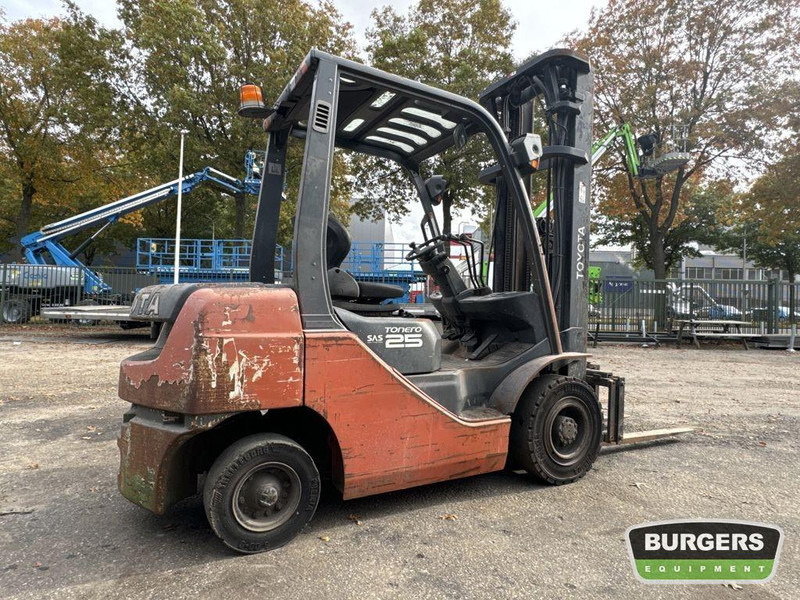 Toyota 8FDF25 - Πετρελαιοκίνητο περονοφόρο: φωτογραφία 4 Toyota 8FDF25 - Πετρελαιοκίνητο περονοφόρο: φωτογραφία 4