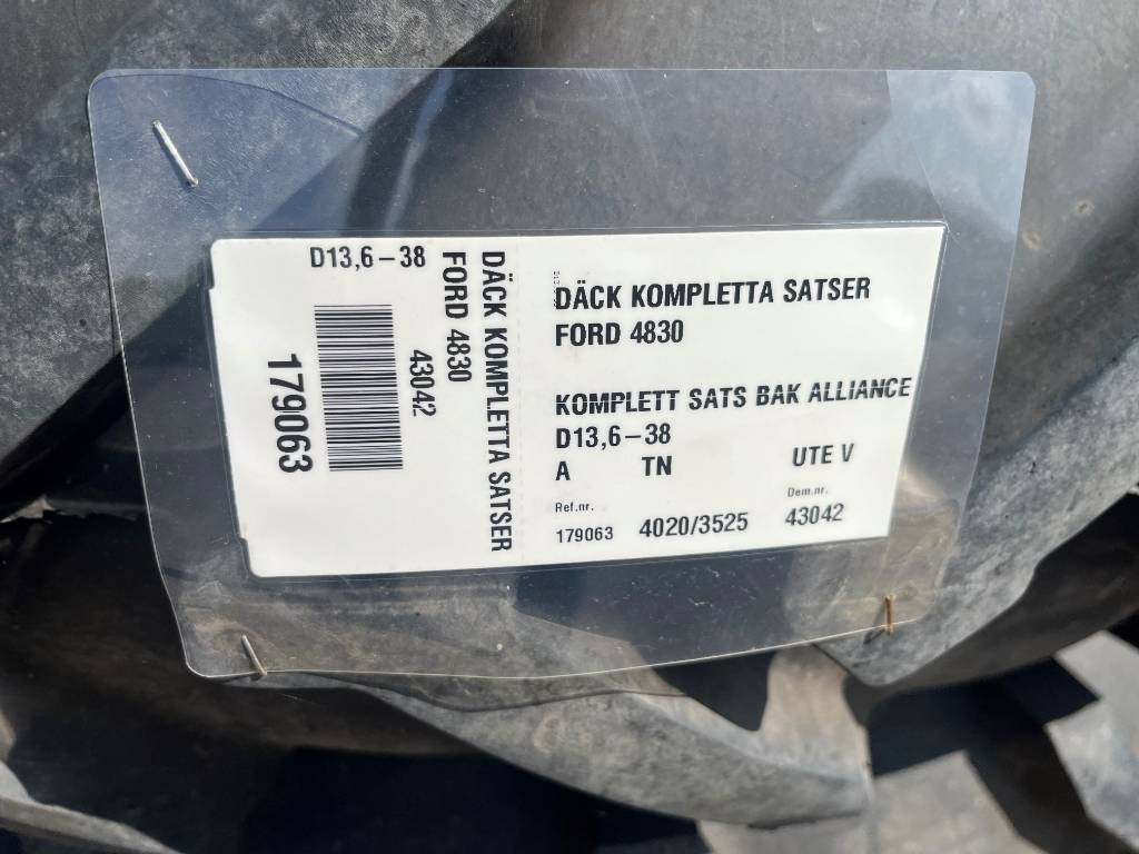 Alliance 13,6-38 Däck På Ford fälg - Ελαστικό για Γεωργικά μηχανήματα: φωτογραφία 2 Alliance 13,6-38 Däck På Ford fälg - Ελαστικό για Γεωργικά μηχανήματα: φωτογραφία 2