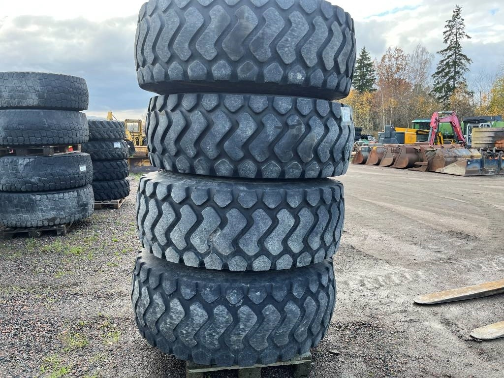 Däck på fälg 20,5-R25 Volvo L70 , 6300 , L90 - Ελαστικό για Κατασκευή μηχανήματα: φωτογραφία 4 Däck på fälg 20,5-R25 Volvo L70 , 6300 , L90 - Ελαστικό για Κατασκευή μηχανήματα: φωτογραφία 4