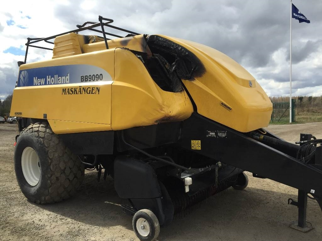 New Holland BB9090 Damaged / Skadad - Χορτοδετική μηχανή τετράγωνες μπάλες: φωτογραφία 4 New Holland BB9090 Damaged / Skadad - Χορτοδετική μηχανή τετράγωνες μπάλες: φωτογραφία 4