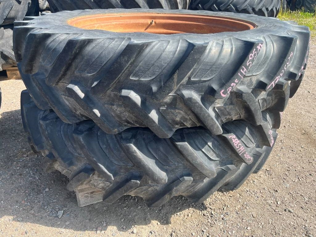 Taurus 13,6-R38 på fälg Case , MF , BM , IH - Ελαστικό για Γεωργικά μηχανήματα: φωτογραφία 1 Taurus 13,6-R38 på fälg Case , MF , BM , IH - Ελαστικό για Γεωργικά μηχανήματα: φωτογραφία 1