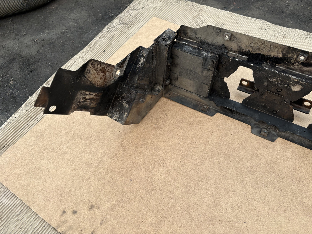 Claas Lexion 780 Ściana Tylna Obudowa Osłona Silnika 00 0781 204 0 00 7812040 - Κινητήρας και ανταλλακτικά για Γεωργικά μηχανήματα: φωτογραφία 4 Claas Lexion 780 Ściana Tylna Obudowa Osłona Silnika 00 0781 204 0 00 7812040 - Κινητήρας και ανταλλακτικά για Γεωργικά μηχανήματα: φωτογραφία 4