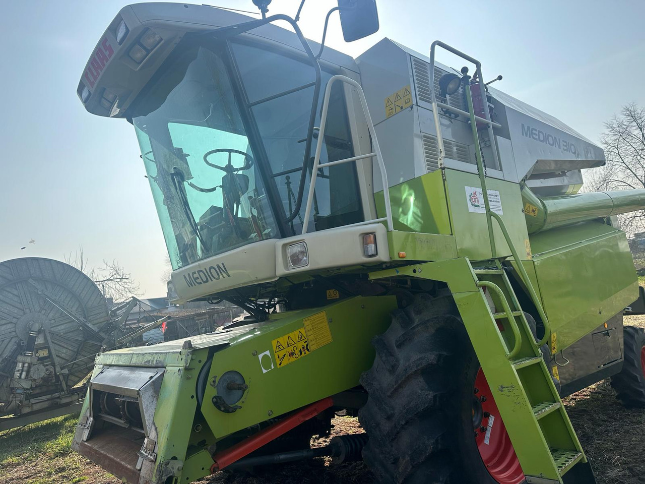 Claas Medion 310 z roku 2002. - Θεριζοαλωνιστική μηχανή: φωτογραφία 2 Claas Medion 310 z roku 2002. - Θεριζοαλωνιστική μηχανή: φωτογραφία 2