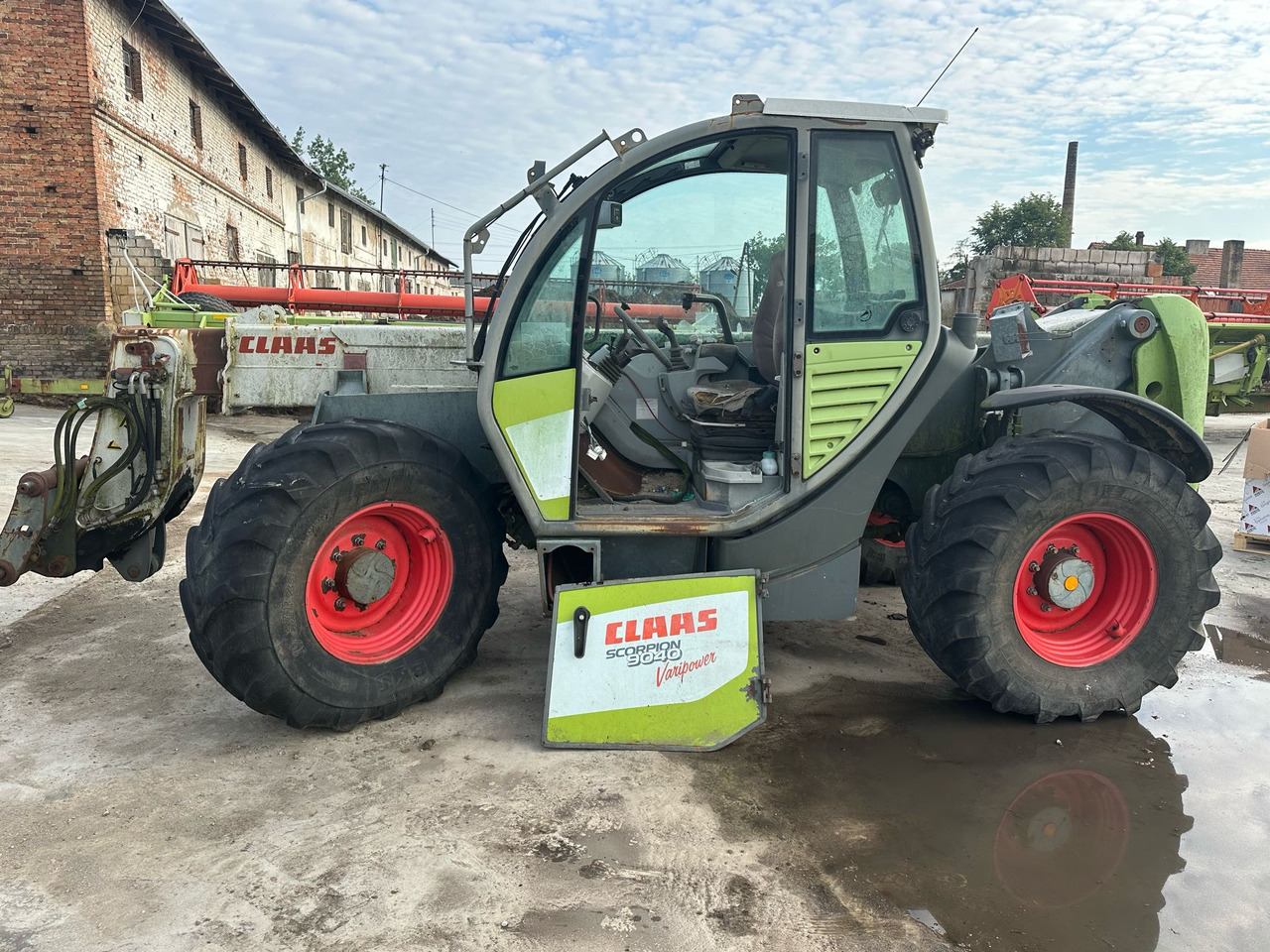 Claas Scorpion 9040 Variopower - tłumik wydech - Σιγαστήρας για Γεωργικά μηχανήματα: φωτογραφία 1 Claas Scorpion 9040 Variopower - tłumik wydech - Σιγαστήρας για Γεωργικά μηχανήματα: φωτογραφία 1