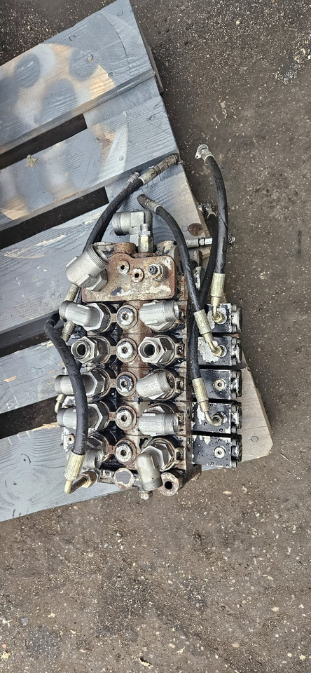 Claas Scorpion Kramer - rozdzielacz hydrauliczny Bucher 1000277214 - Υδραυλικό για Γεωργικά μηχανήματα: φωτογραφία 5 Claas Scorpion Kramer - rozdzielacz hydrauliczny Bucher 1000277214 - Υδραυλικό για Γεωργικά μηχανήματα: φωτογραφία 5