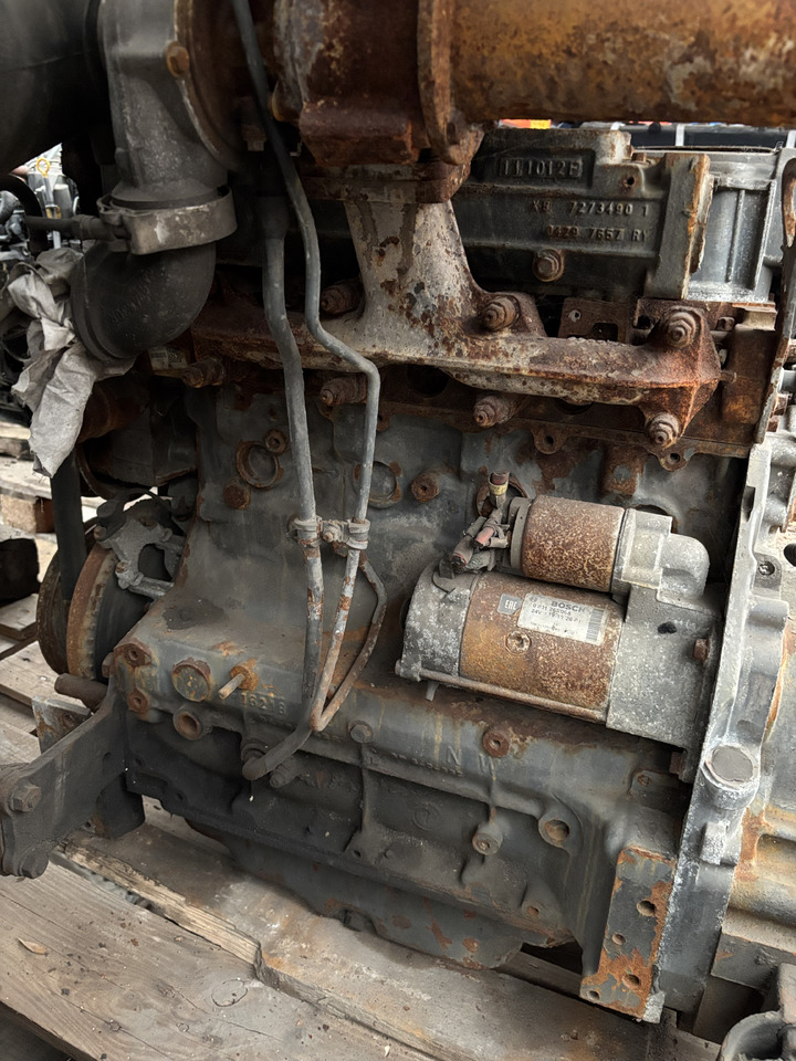 Deutz TCD3.6 L4 TCD3.6 L4 Silnik Blok Kolektor CZĘŚCI 7273490 - Κινητήρας και ανταλλακτικά: φωτογραφία 2 Deutz TCD3.6 L4 TCD3.6 L4 Silnik Blok Kolektor CZĘŚCI 7273490 - Κινητήρας και ανταλλακτικά: φωτογραφία 2