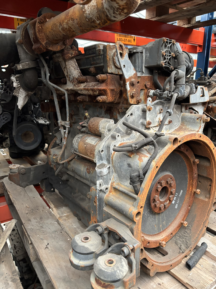 Deutz TCD3.6 L4 TCD3.6 L4 Silnik Blok Kolektor CZĘŚCI 7273490 - Κινητήρας και ανταλλακτικά: φωτογραφία 3 Deutz TCD3.6 L4 TCD3.6 L4 Silnik Blok Kolektor CZĘŚCI 7273490 - Κινητήρας και ανταλλακτικά: φωτογραφία 3