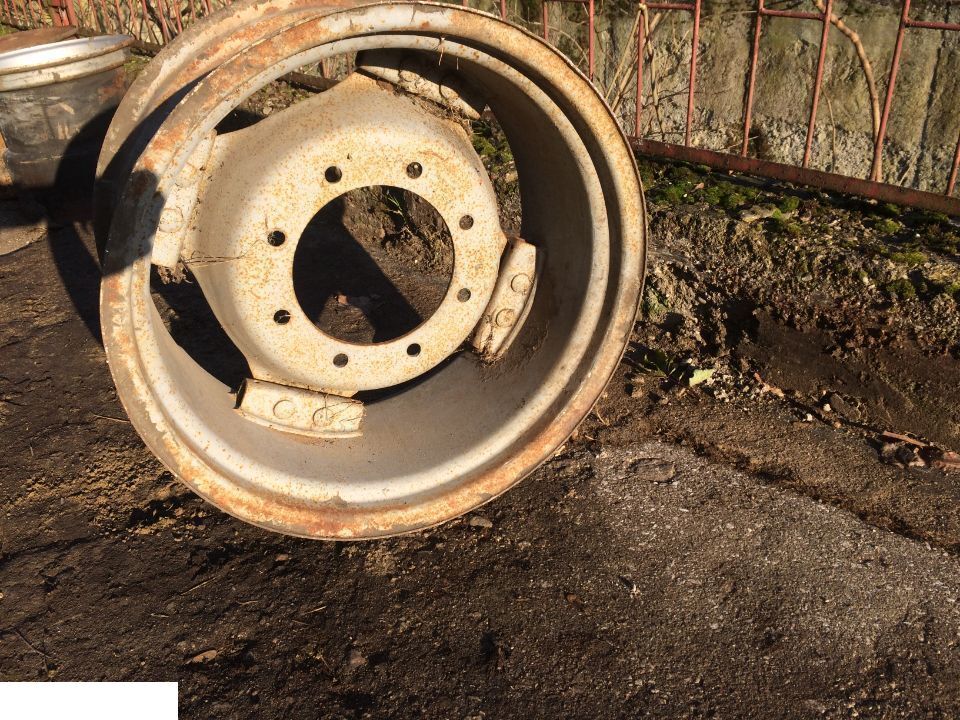 Felga W12x24 , Felga Case 12x24 - Ζάντα για Γεωργικά μηχανήματα: φωτογραφία 1 Felga W12x24 , Felga Case 12x24 - Ζάντα για Γεωργικά μηχανήματα: φωτογραφία 1