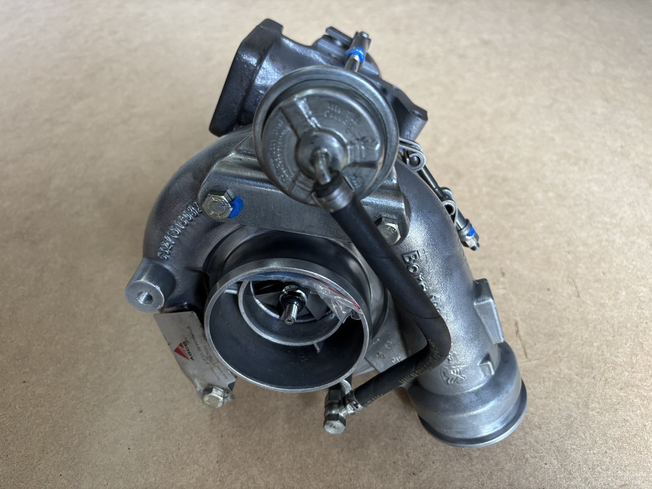Fendt 924 930 934 936 Vario - turbosprężarka F934201090040 - Τουρμπίνα: φωτογραφία 3 Fendt 924 930 934 936 Vario - turbosprężarka F934201090040 - Τουρμπίνα: φωτογραφία 3