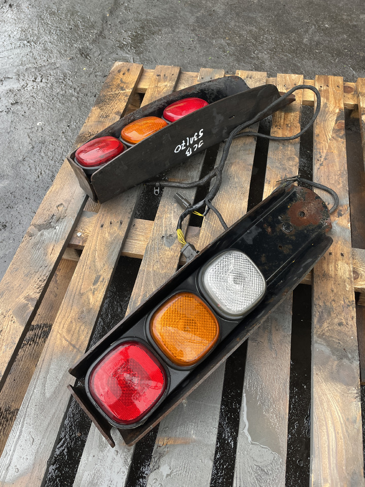 JCB 531 541 - lampy tylne 700/50-129 - Φανάρι πίσω για Κατασκευή μηχανήματα: φωτογραφία 1 JCB 531 541 - lampy tylne 700/50-129 - Φανάρι πίσω για Κατασκευή μηχανήματα: φωτογραφία 1