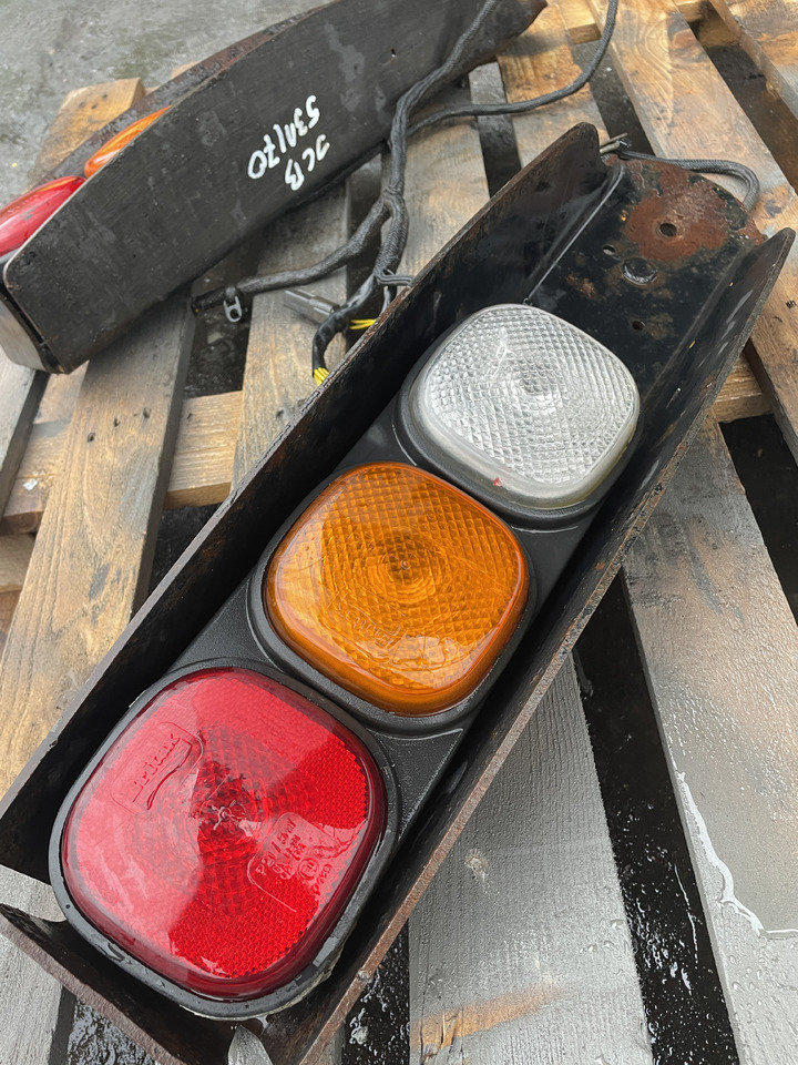 JCB 531 541 - lampy tylne 700/50-129 - Φανάρι πίσω για Κατασκευή μηχανήματα: φωτογραφία 3 JCB 531 541 - lampy tylne 700/50-129 - Φανάρι πίσω για Κατασκευή μηχανήματα: φωτογραφία 3