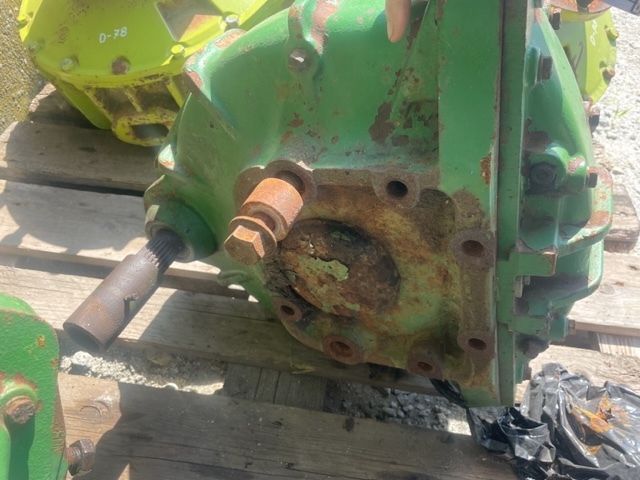 John Deere 1065 | 1075 | 1175 - Zwolnica - Μοτέρ πορείας για Γεωργικά μηχανήματα: φωτογραφία 1 John Deere 1065 | 1075 | 1175 - Zwolnica - Μοτέρ πορείας για Γεωργικά μηχανήματα: φωτογραφία 1