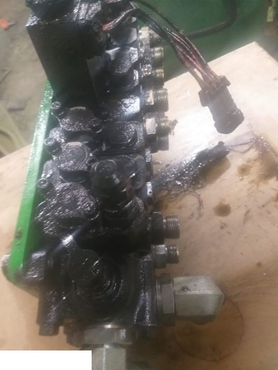 John Deere 3400 - Rozdzielacz - Υδραυλική βαλβίδα για Τηλεσκοπικός φορτωτής: φωτογραφία 4 John Deere 3400 - Rozdzielacz - Υδραυλική βαλβίδα για Τηλεσκοπικός φορτωτής: φωτογραφία 4
