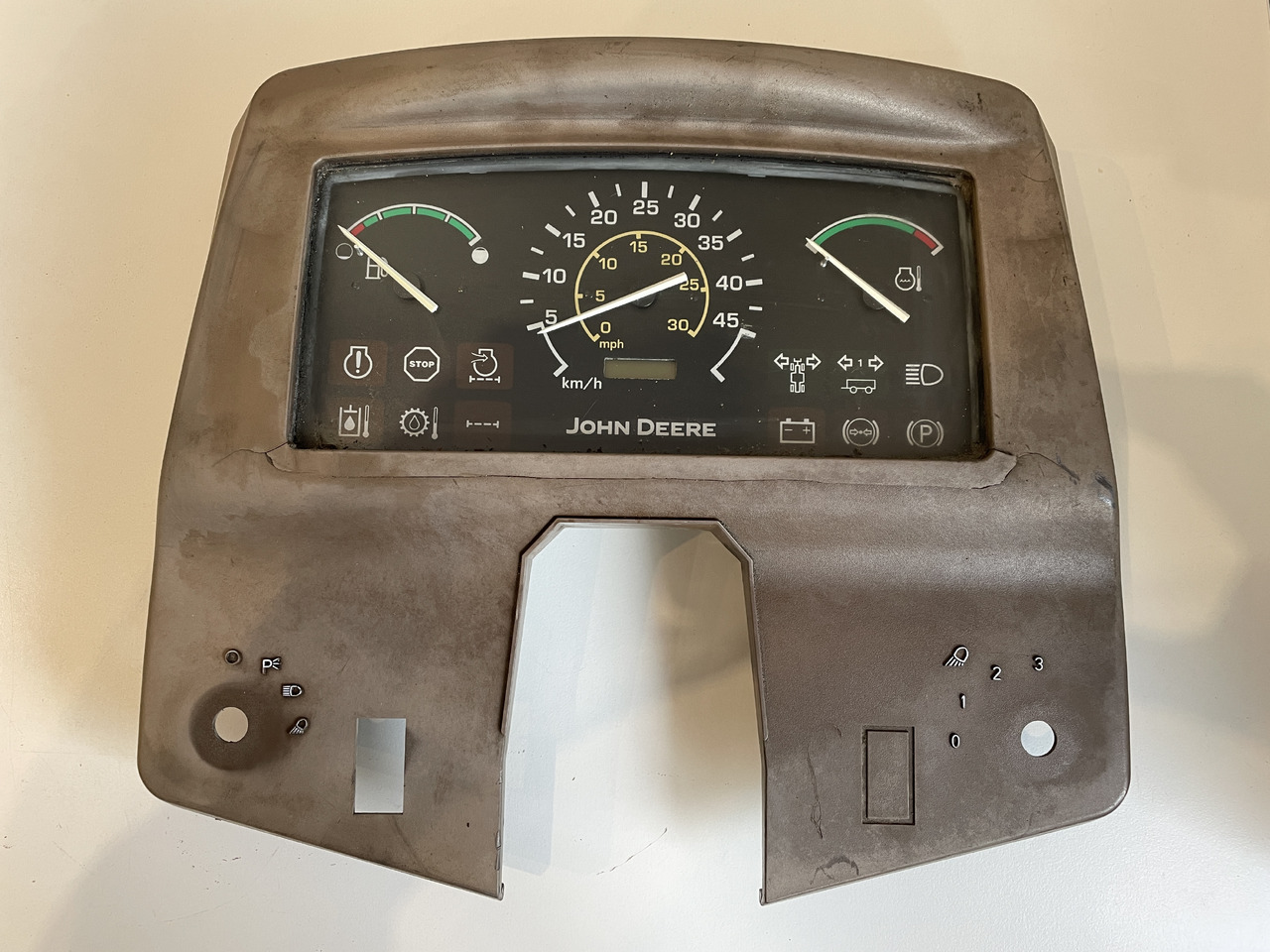 John Deere 3800 - zegary licznik pulpit AZ57940 R197098 - Ταμπλό αυτοκινήτου για Γεωργικά μηχανήματα: φωτογραφία 1 John Deere 3800 - zegary licznik pulpit AZ57940 R197098 - Ταμπλό αυτοκινήτου για Γεωργικά μηχανήματα: φωτογραφία 1