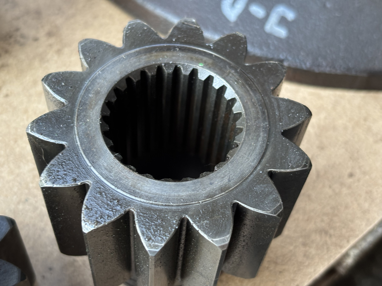 John Deere 7RXXX 7R330 7R 330 Wałek Zębaty Koło Zębate R542093 - Κιβώτιο ταχυτήτων και ανταλλακτικά για Γεωργικά μηχανήματα: φωτογραφία 1 John Deere 7RXXX 7R330 7R 330 Wałek Zębaty Koło Zębate R542093 - Κιβώτιο ταχυτήτων και ανταλλακτικά για Γεωργικά μηχανήματα: φωτογραφία 1