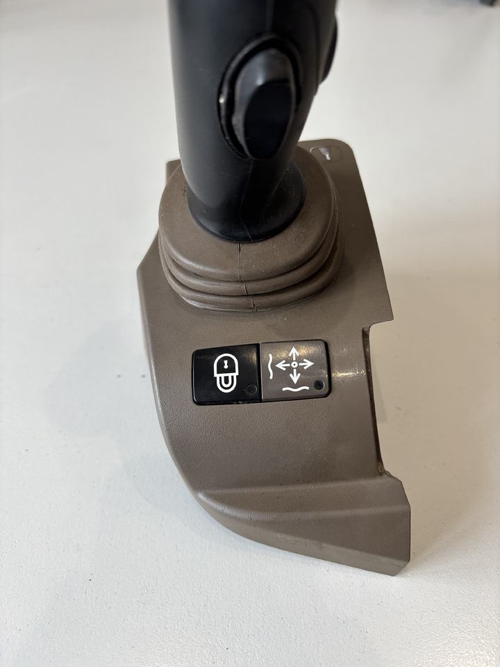 John Deere seria 6000 7000 8000 R - joystick 5-funkcyjny CommandARM RE573554 - Λεβιές ταχύτητων για Γεωργικά μηχανήματα: φωτογραφία 3 John Deere seria 6000 7000 8000 R - joystick 5-funkcyjny CommandARM RE573554 - Λεβιές ταχύτητων για Γεωργικά μηχανήματα: φωτογραφία 3
