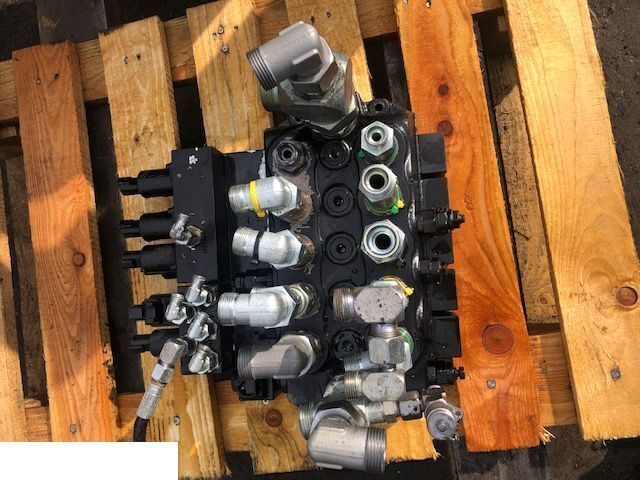 Manitou 627 - Rozdzielacz Hydrauliczny - Υδραυλική βαλβίδα για Γεωργικά μηχανήματα: φωτογραφία 1 Manitou 627 - Rozdzielacz Hydrauliczny - Υδραυλική βαλβίδα για Γεωργικά μηχανήματα: φωτογραφία 1