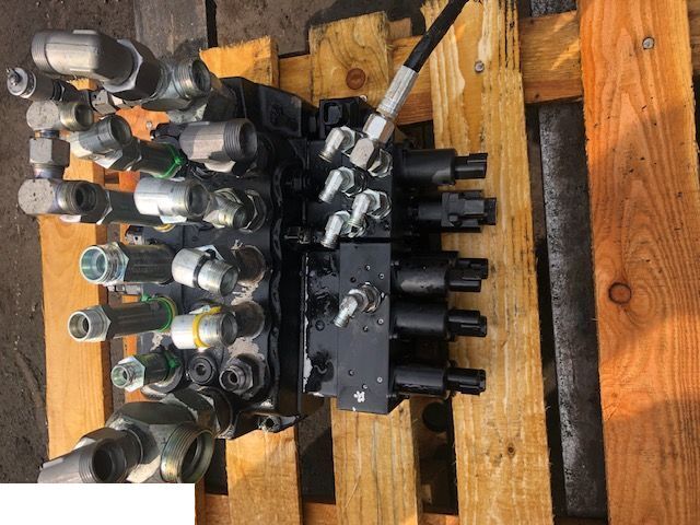 Manitou 627 - Rozdzielacz Hydrauliczny - Υδραυλική βαλβίδα για Γεωργικά μηχανήματα: φωτογραφία 4 Manitou 627 - Rozdzielacz Hydrauliczny - Υδραυλική βαλβίδα για Γεωργικά μηχανήματα: φωτογραφία 4