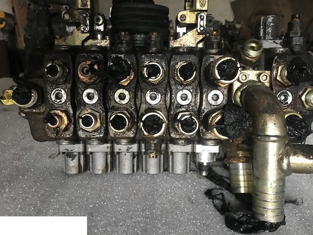 Manitou MT - Rozdzielacz - Υδραυλική βαλβίδα για Γεωργικά μηχανήματα: φωτογραφία 2 Manitou MT - Rozdzielacz - Υδραυλική βαλβίδα για Γεωργικά μηχανήματα: φωτογραφία 2