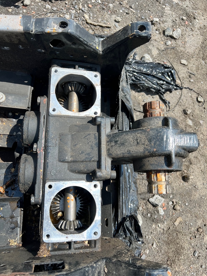 New Holland Typ 846 Przekładnia 84571976 - Πλαίσιο/ Σασί για Γεωργικά μηχανήματα: φωτογραφία 2 New Holland Typ 846 Przekładnia 84571976 - Πλαίσιο/ Σασί για Γεωργικά μηχανήματα: φωτογραφία 2