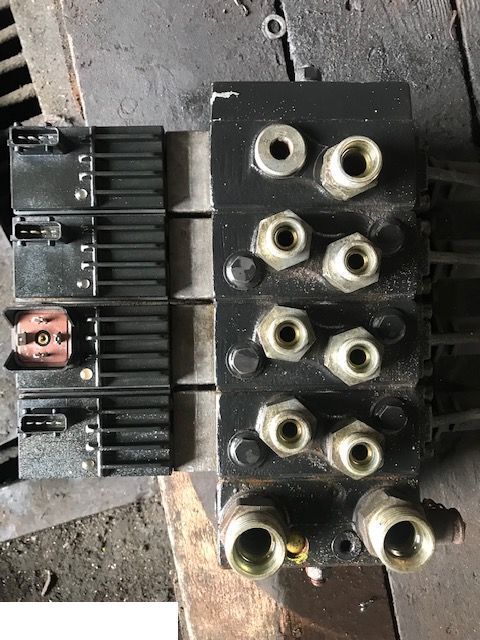 Sauer Danfoss - Cewki Proporcjonalne Rozdzielacz Elektrozawory - Ηλεκτρικό σύστημα για Γεωργικά μηχανήματα: φωτογραφία 1 Sauer Danfoss - Cewki Proporcjonalne Rozdzielacz Elektrozawory - Ηλεκτρικό σύστημα για Γεωργικά μηχανήματα: φωτογραφία 1