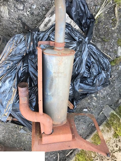 Volvo L30 L35 Tłumik / Wydech - Σιγαστήρας για Ελαστιχοφόρος φορτωτής: φωτογραφία 1 Volvo L30 L35 Tłumik / Wydech - Σιγαστήρας για Ελαστιχοφόρος φορτωτής: φωτογραφία 1