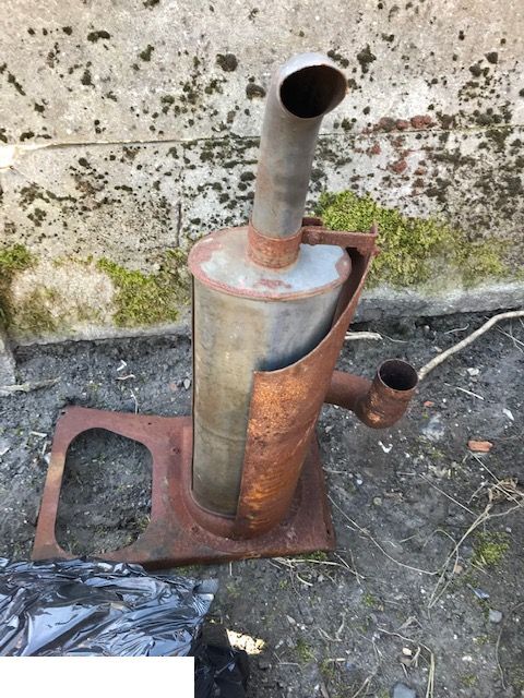 Volvo L30 L35 Tłumik / Wydech - Σιγαστήρας για Ελαστιχοφόρος φορτωτής: φωτογραφία 2 Volvo L30 L35 Tłumik / Wydech - Σιγαστήρας για Ελαστιχοφόρος φορτωτής: φωτογραφία 2